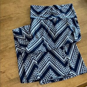 Blue and White Chevron Patterned Leggings